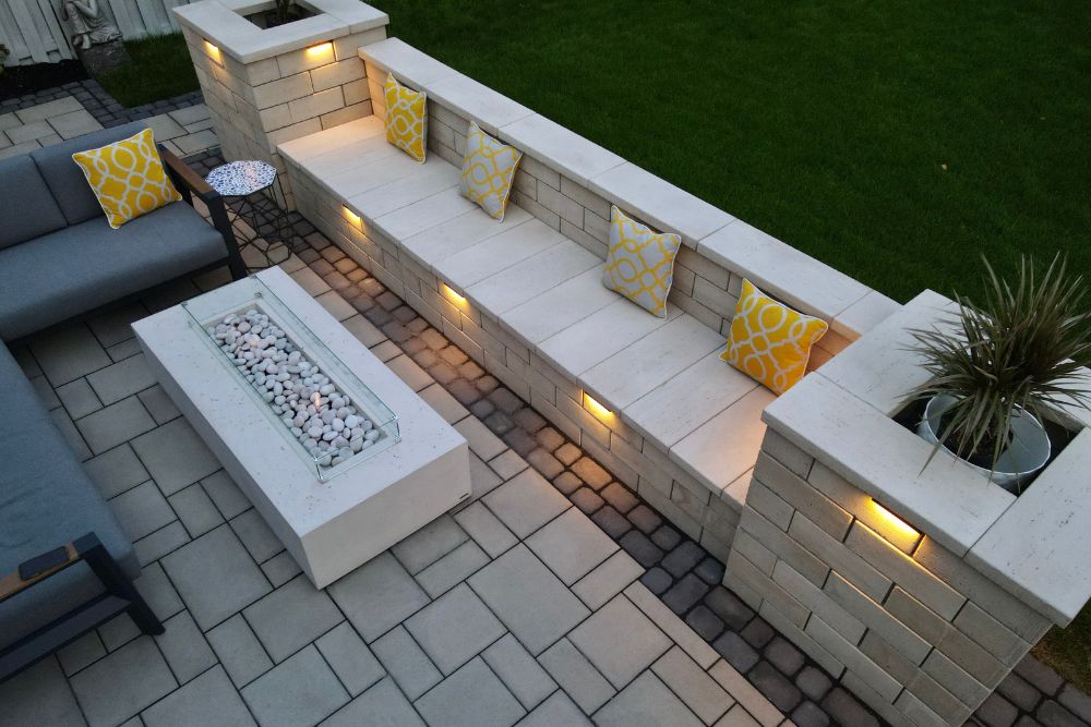Outdoor Kitchens & Seating